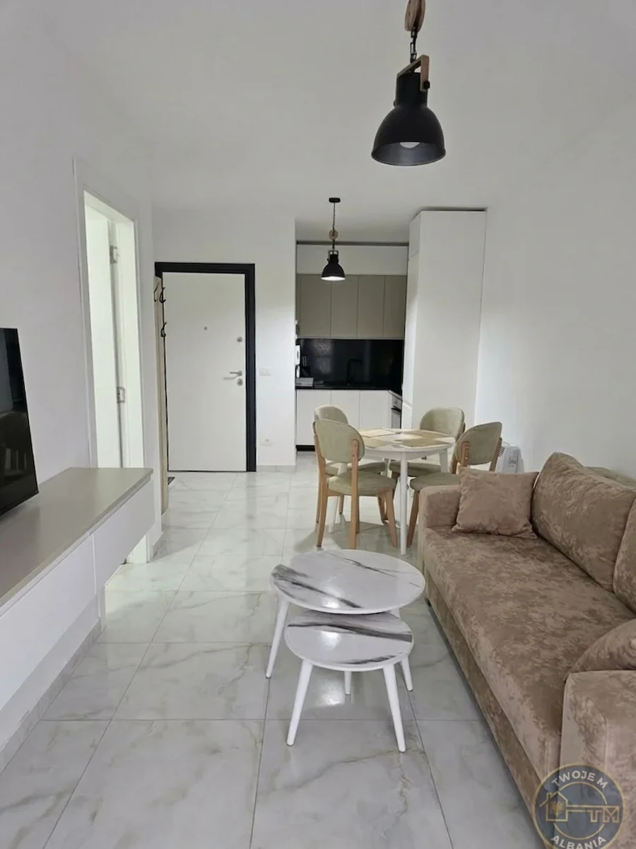 Salon z aneksem kuchennym w apartamencie Smart Invest w Golem