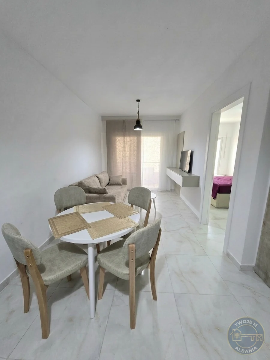 Jadalnia i detale designerskie w apartamencie Smart Invest